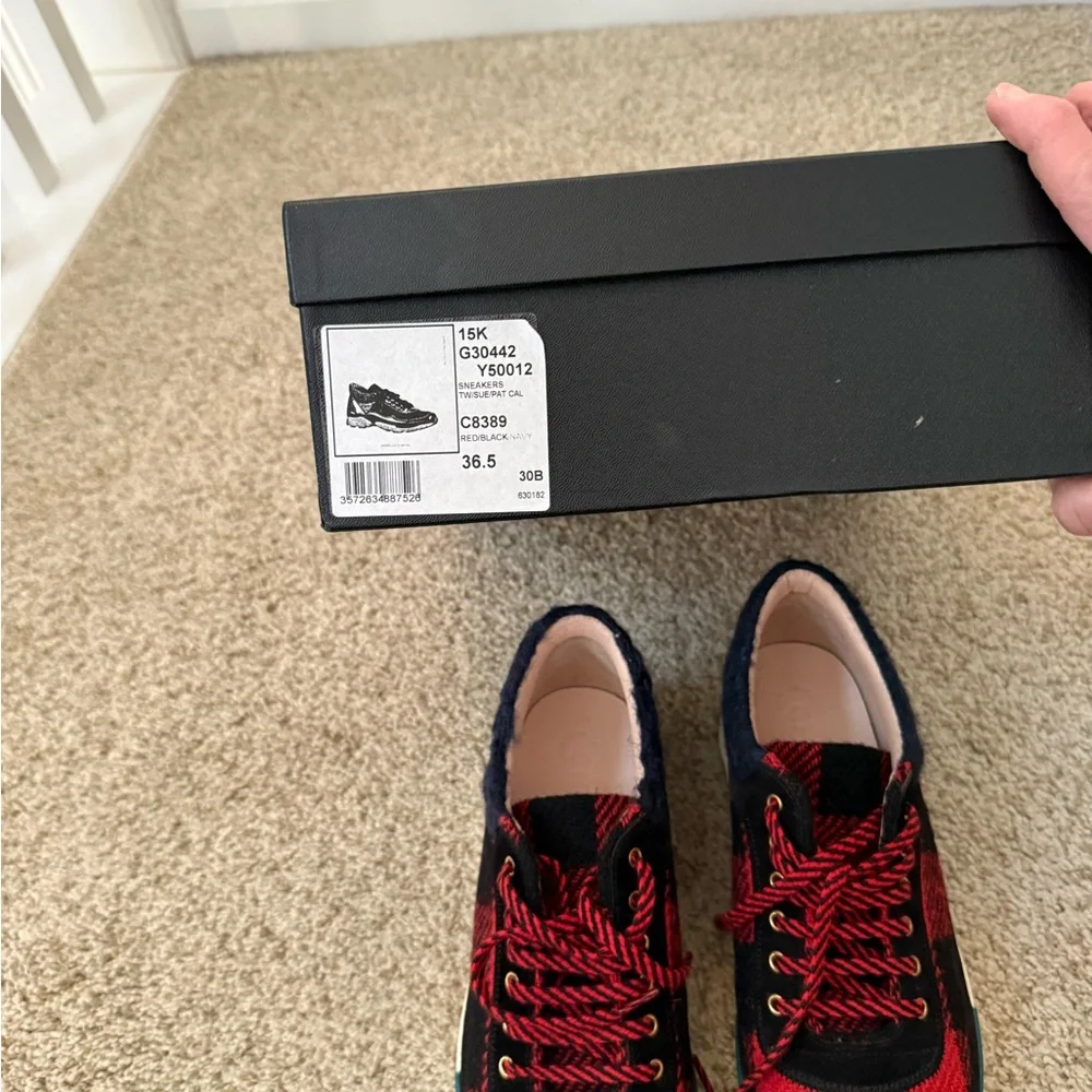 NIB Chanel Tweed Calfskin and Suede Houndstooth Sneakers Size 36.5